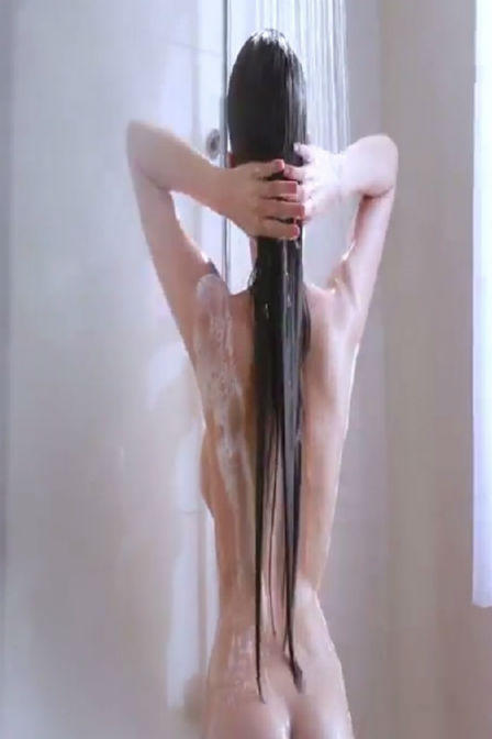 Quảng cáo sản phẩm NuWhite phản cảm lấy tiền ủng hộ “Hoàng Sa - Trường Sa”?